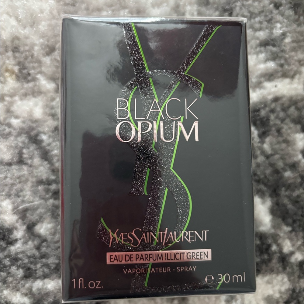 Yves Saint Laurent Black Opium Illicit Green